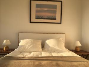 Postel nebo postele na pokoji v ubytování Les Marines Du Soleil