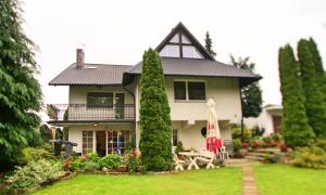 Zahrada ubytování Willa Wicko - Międzyzdroje - apartamenty z aneksem - widok na Zalew Szczeciński