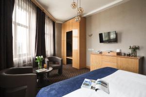Postel nebo postele na pokoji v ubytování Ark Palace Hotel & SPA