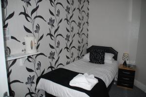 Postel nebo postele na pokoji v ubytování Brincliffe Hotel