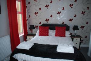 Postel nebo postele na pokoji v ubytování Brincliffe Hotel