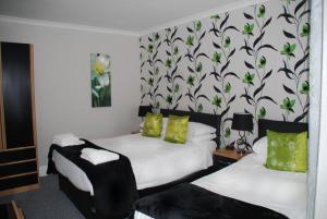 Postel nebo postele na pokoji v ubytování Brincliffe Hotel