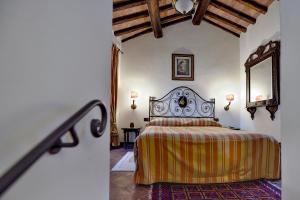 Postel nebo postele na pokoji v ubytování Castelletto di Montebenichi