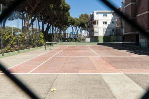 Tenis alebo squash v ubytovaní Lets Holidays Castelldefels Diagonal Orient alebo jeho okolí