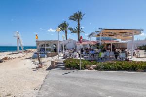 a restaurant on the beach next to the ocean at Apartment Bella Vista with sea view in Dehesa de Campoamor