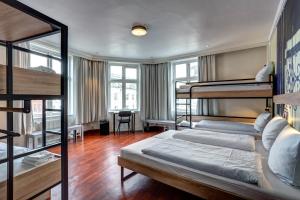 Двухъярусная кровать или двухъярусные кровати в номере Urban House Copenhagen by MEININGER