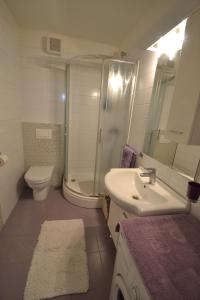 Vannas istaba naktsmītnē Spalato Damjan +39 fotogrāfijas