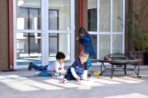 two children playing with legos in front of a door at Lagar Hotel Boutique in Molina