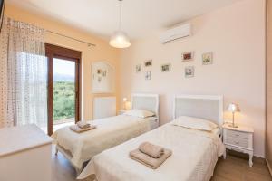 Postel nebo postele na pokoji v ubytování Rodi Stone Villa + 45 fotografií