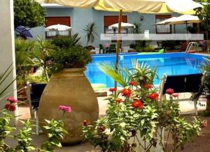 Bazén v ubytování Hotel La Playa nebo v jeho okolí