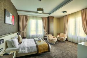 TV a/nebo společenská místnost v ubytování Amazona Hotel