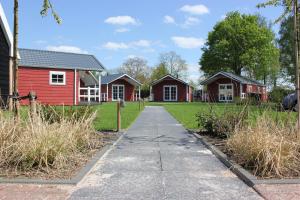 a sidewalk in front of some houses at De Bijsselse Enk, Noors chalet 3 in Nunspeet