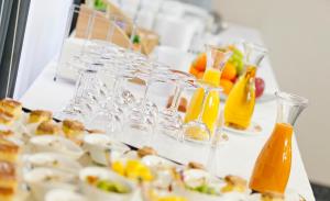 Makanan di atau berdekatan hotel
