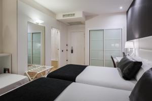 A bed or beds in a room at Catalonia Plaza Mayor Salamanca