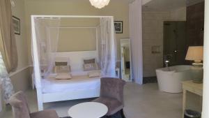 Postel nebo postele na pokoji v ubytování Hotel Le Cilaos