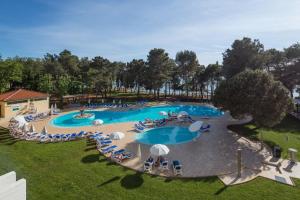 Bazén v ubytování Hotel Aurora Plava Laguna nebo v jeho okolí