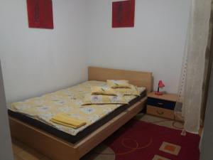 a bedroom with a bed with yellow pillows on it at Casa Rodisa in Turda +8 photos