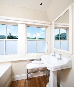 Gallery image of The Loch Lomond Arms Hotel in Luss