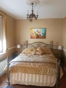 Posteľ alebo postele v izbe v ubytovaní GoldStar Luxury Old Town Krakow Apartment + 28 fotografií