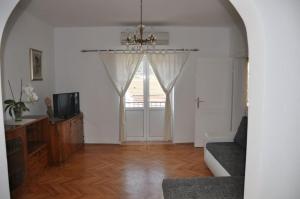 TV a/nebo společenská místnost v ubytování Apartments Maja Lopar