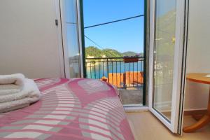 a bedroom with a bed and a view of a balcony at Apartment Mambo in Sobra