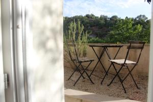 two chairs and a table on a balcony at Amaca Iblea in Ragusa