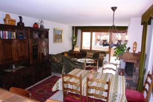 Ruang duduk di Myzermatt Monazit