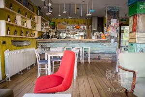 Oleskelutila majoituspaikassa ArkaBarka Floating Hostel