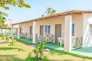 a villa with a view of the ocean at Hotel Nitana in Coveñas