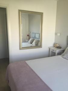 A bed or beds in a room at Apto a pie de playa con vistas increíbles!