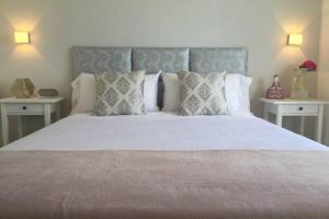 A bed or beds in a room at Apto a pie de playa con vistas increíbles!