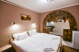 Posteľ alebo postele v izbe v ubytovaní Lara Apartman