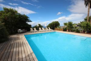 The swimming pool at or close to Finca SanJuan (Batista) für Gruppen