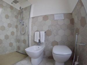 A bathroom at Casa di Ninni Mono