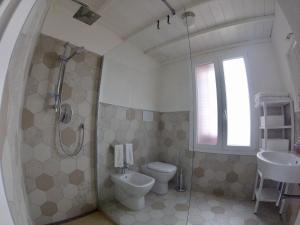 A bathroom at Casa di Ninni Mono