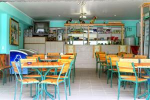 a dining room with tables and chairs in a restaurant at Перлина Дністра in Rudkovtsy