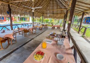 Majoituspaikan Hotel Guanacaste Lodge ravintola tai vastaava paikka