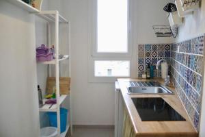 A kitchen or kitchenette at Casa di Ninni Mono