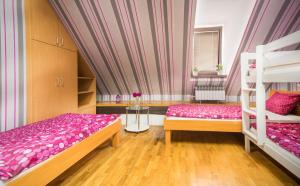Postel nebo postele na pokoji v ubytování Hostel Centar