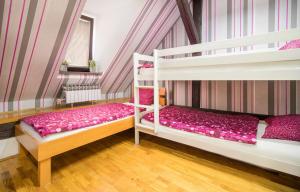 Postel nebo postele na pokoji v ubytování Hostel Centar