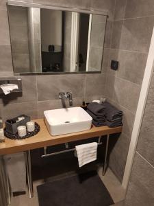 Kúpeľňa v ubytovaní Apartman VIP, with Free Garage Parking + 37 fotografií