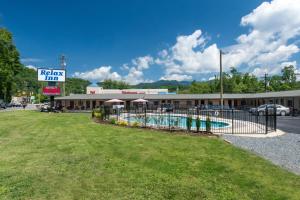Πισίνα στο ή κοντά στο Relax Inn - Bryson City