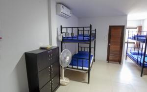 Letto o letti in una camera di P & T Hostel