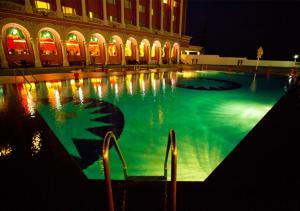Peldbaseins naktsmītnē Ramoji Film City- Sitara Luxury Hotel vai tās tuvumā