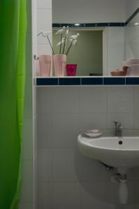 a bathroom with a sink and a mirror at Hotel Flora in Ł&oacute;dź