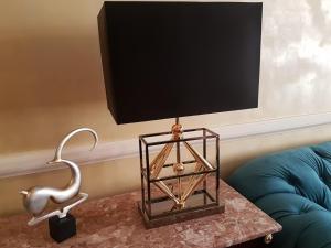 Telewizja i/lub zestaw kina domowego w obiekcie GoldStar Luxury Old Town Krakow Apartment