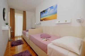 Postel nebo postele na pokoji v ubytování Apartmani Trogir