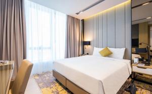 WestSide Residences by Rotana客房内的一张或多张床位