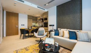 WestSide Residences by Rotana的休息区