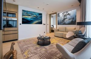 WestSide Residences by Rotana的休息区